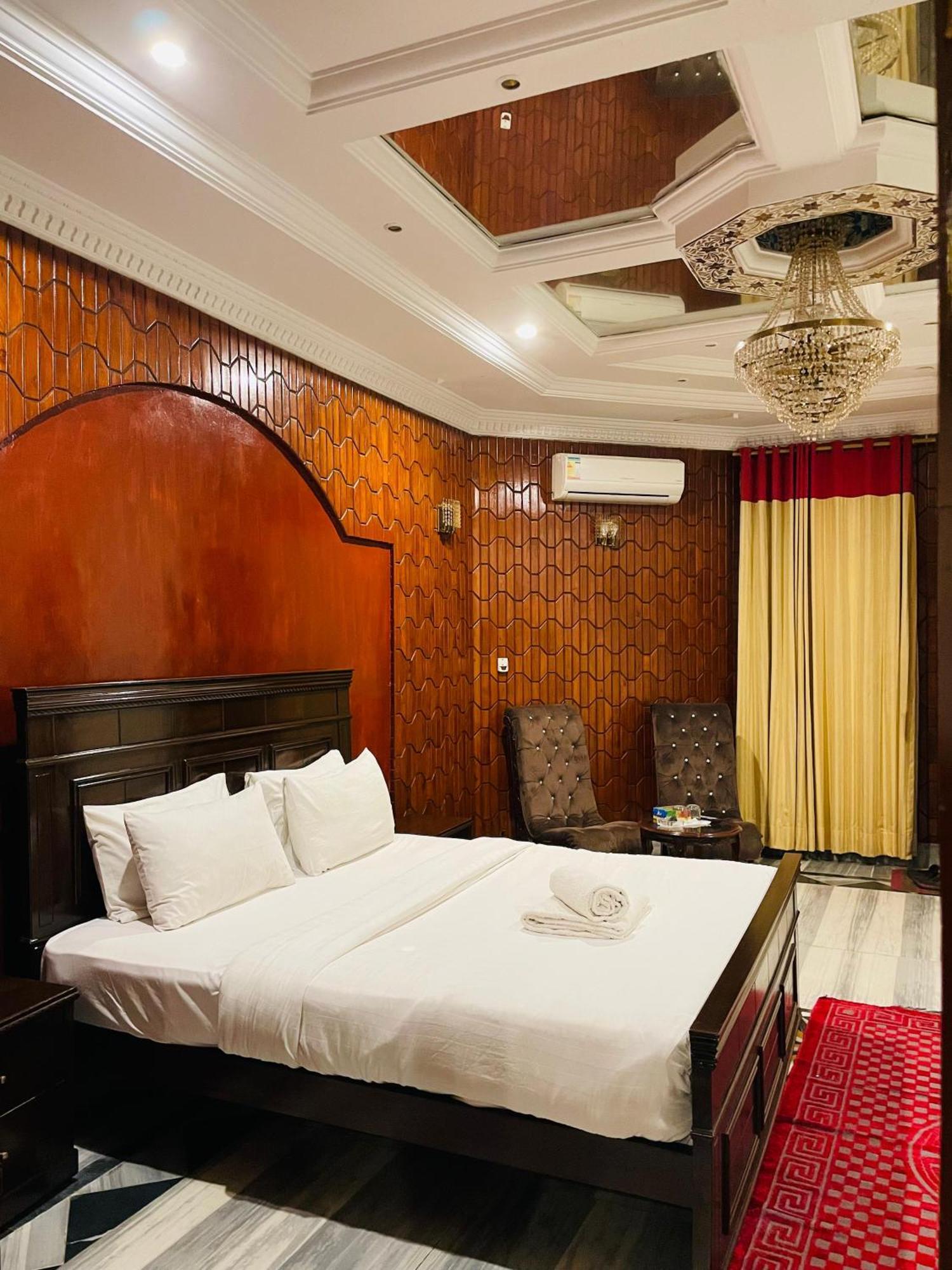 Executive Galaxy Guest House Исламабад Экстерьер фото