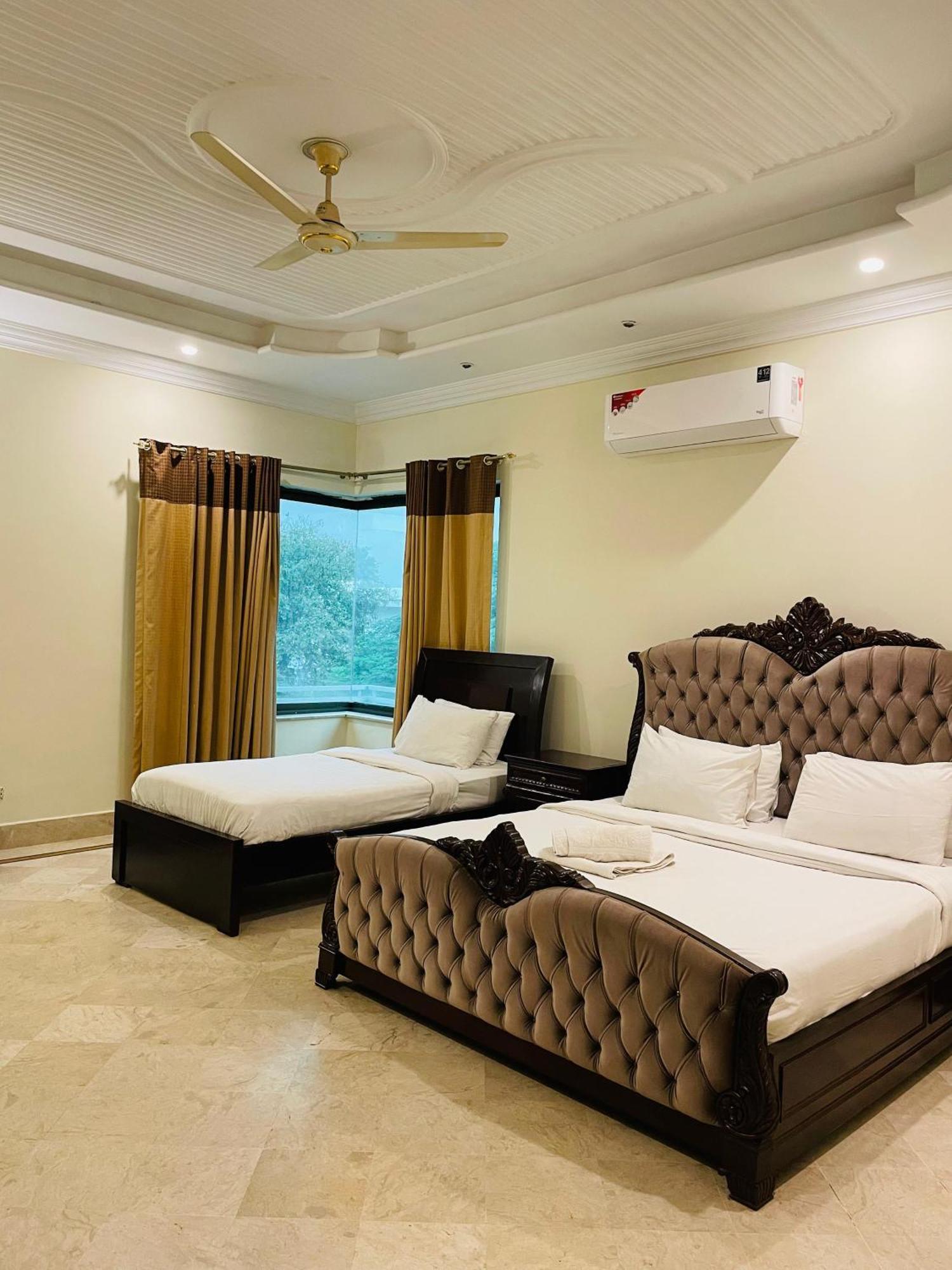 Executive Galaxy Guest House Исламабад Экстерьер фото
