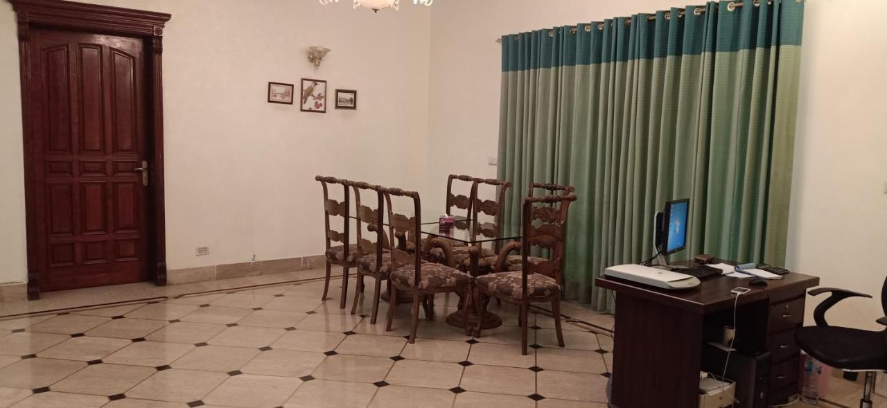 Executive Galaxy Guest House Исламабад Экстерьер фото